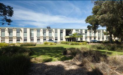 南澳大学magill校区位于阿德莱德地区树木茂盛的东部郊区,教育