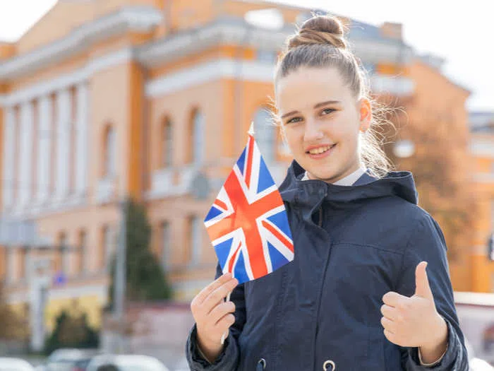 2023英国留学一个月的生活费
