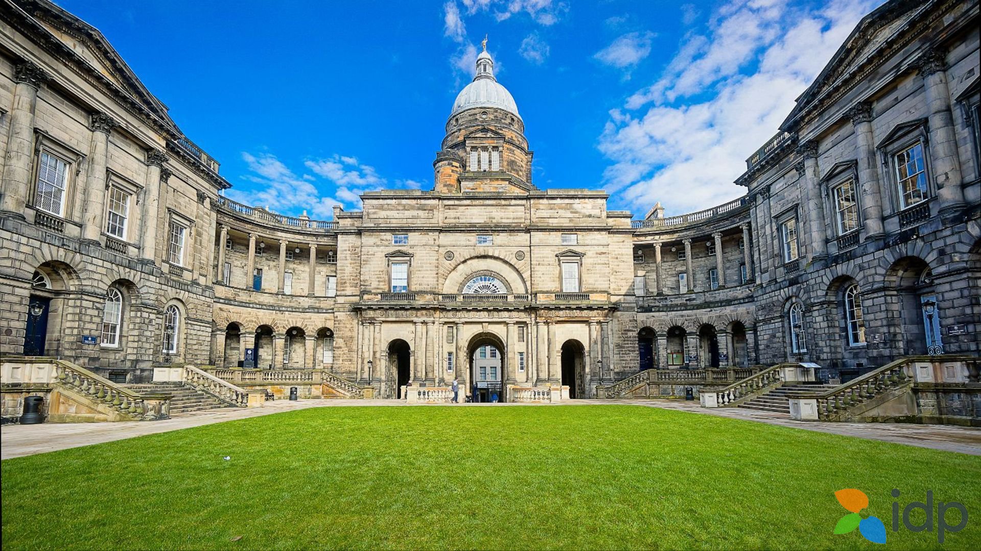 爱丁堡大学校友团迎来重量级新成员 想和她做校友吗?