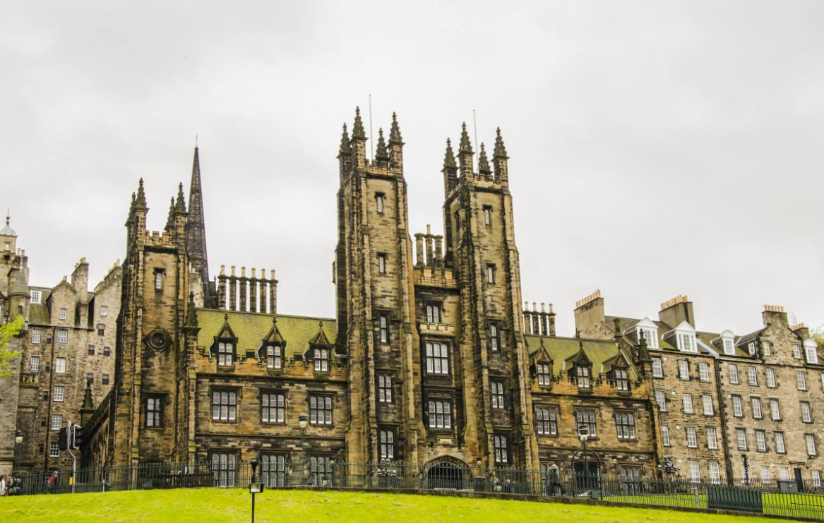 以来都是爱丁堡大学的优势专业,很多世界顶尖的建筑师都出自于英国