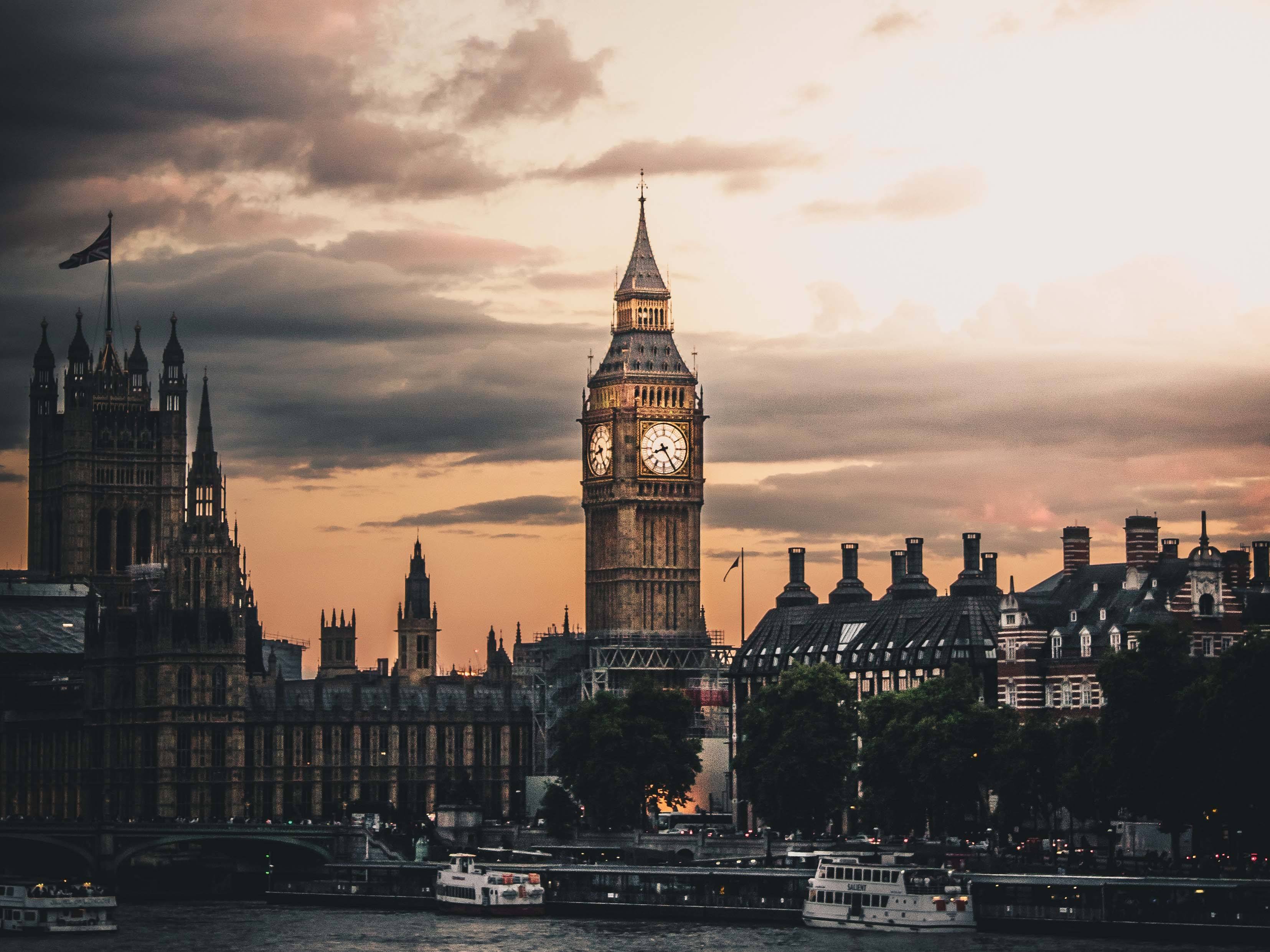 2019英国哪些大学的语言课程申请还未截止?这份清单告诉你!