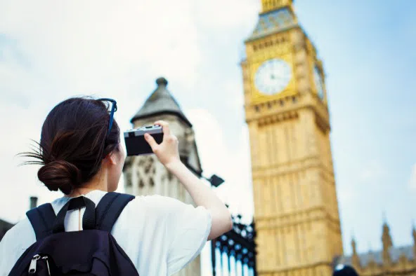 去英国攻读摄影专业研究生的申请要求难不难？有哪些院校可供选择？